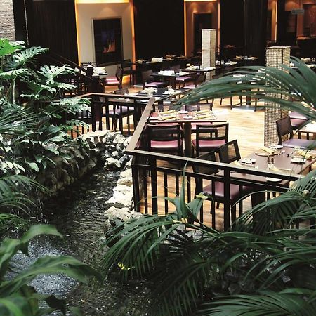 Radisson Blu Resort, Sharjah Restaurang bild