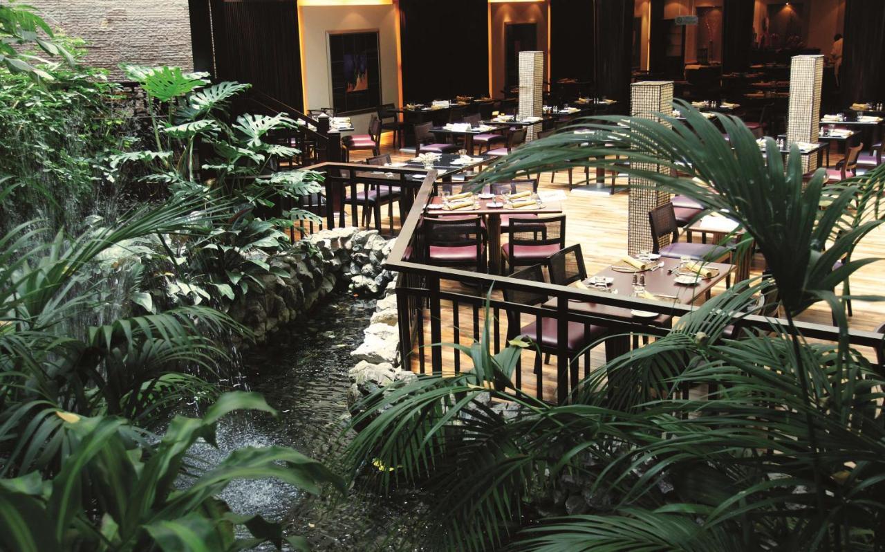 Radisson Blu Resort, Sharjah Restaurang bild